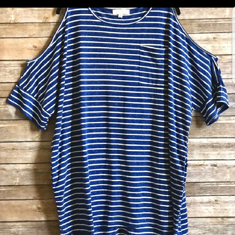 Umgee NWOT  Cold shoulder tunic Plus size